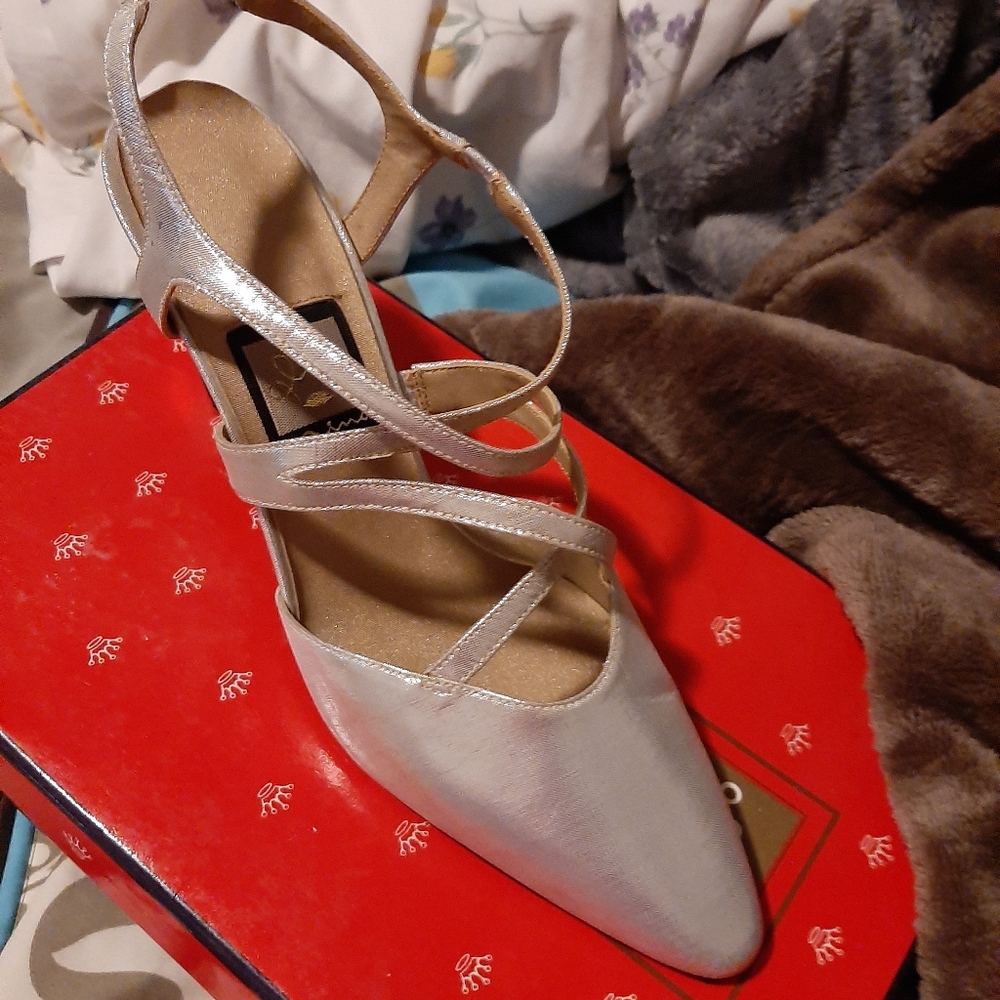 Heels - Picture 2 of 5